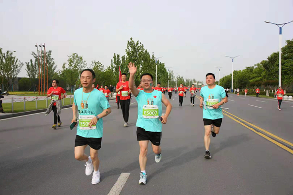 酒業(yè)跑步.jpg 酒業(yè)跑步.jpg